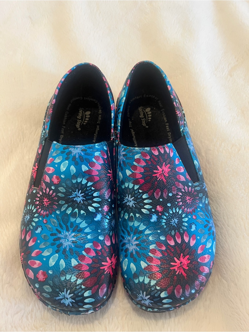 Spring Step Fusasa Blue Multi Floral Slip-On Nursing Clogs, Shoes 9M
